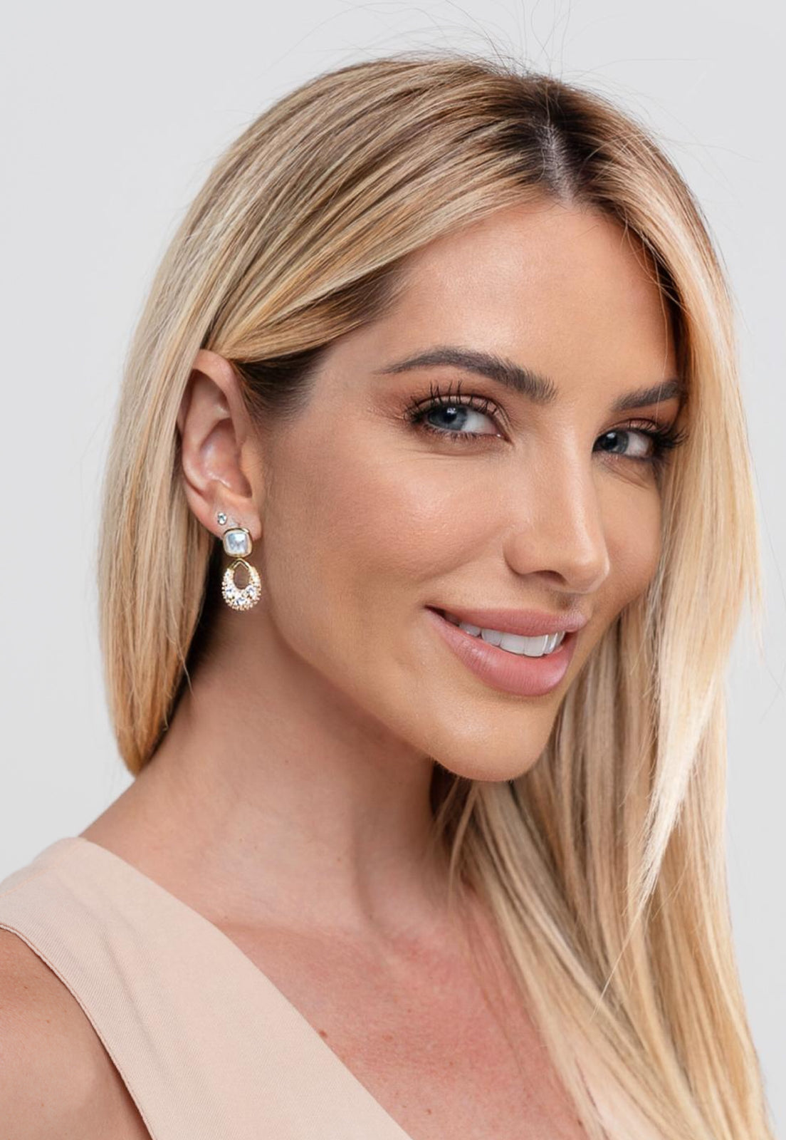 Brinco Semijoia Pérola Quadrada com Gota de Zircônias Banhado a Ouro 18k