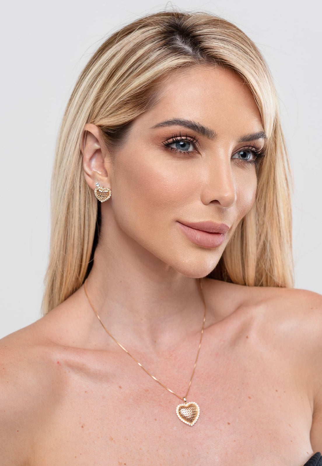 Conjunto Semijoia Colar E Brinco Coração Vazado Com Zircônias Banhado a Ouro 18k