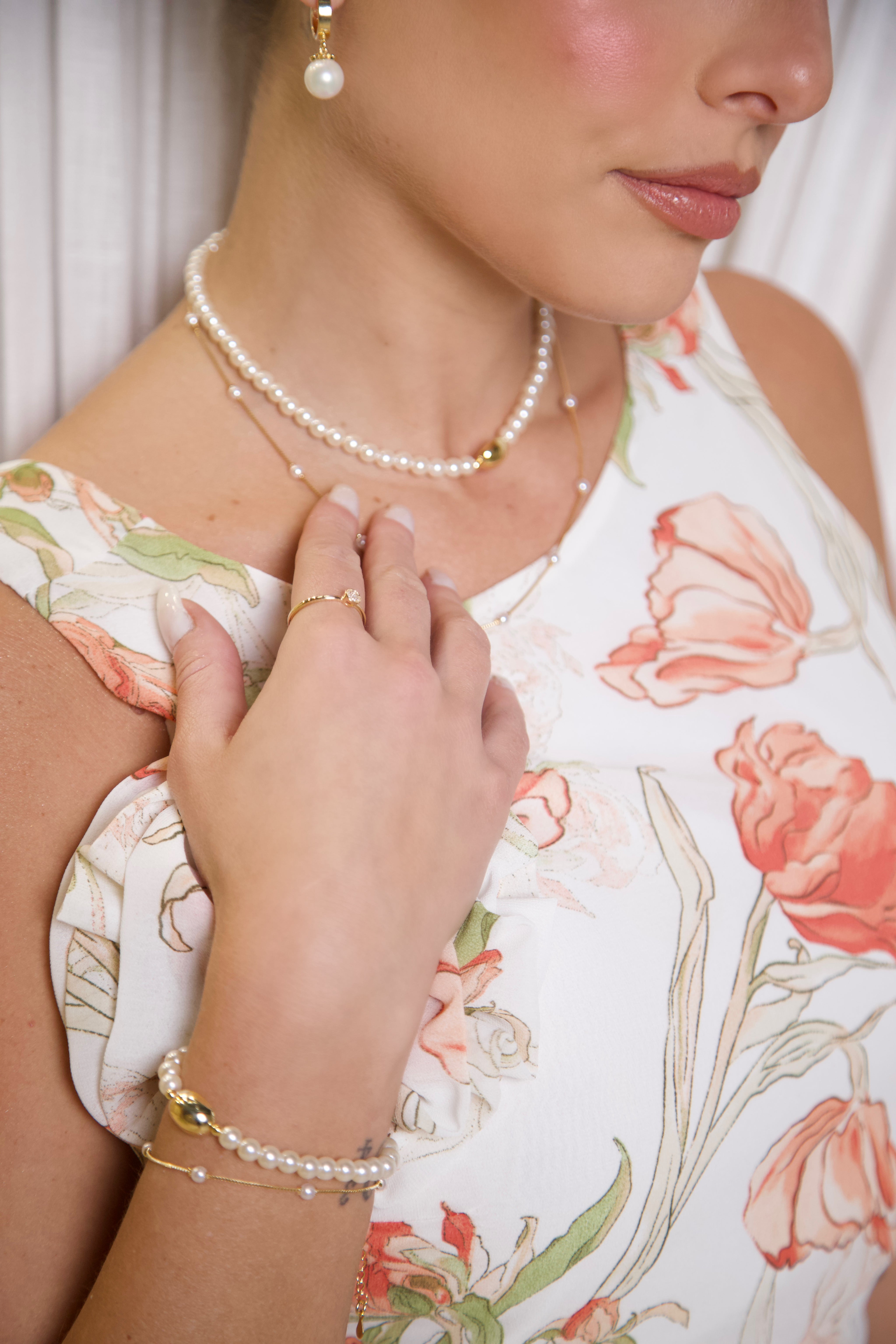 Pulseira Semijoia Pérolas E Esfera Oval Dourada Banhado a Ouro 18k