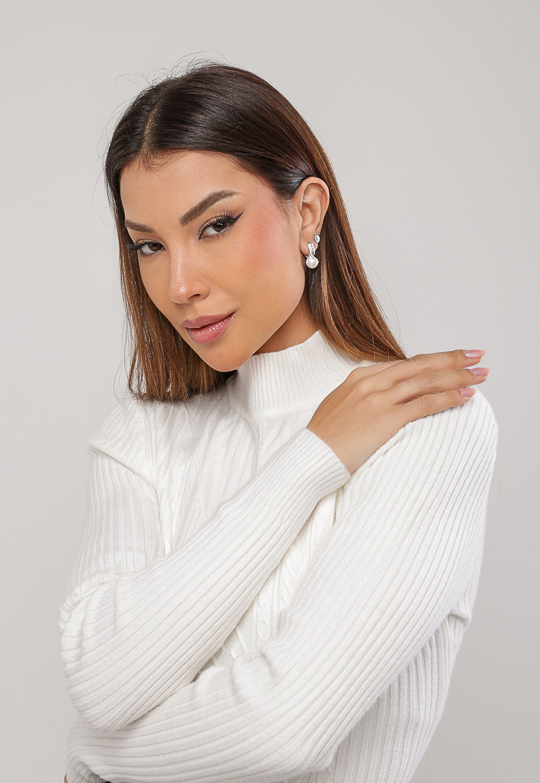 Brinco Argola Pingente Pérola com Micro Zircônias Banhado a Prata 925