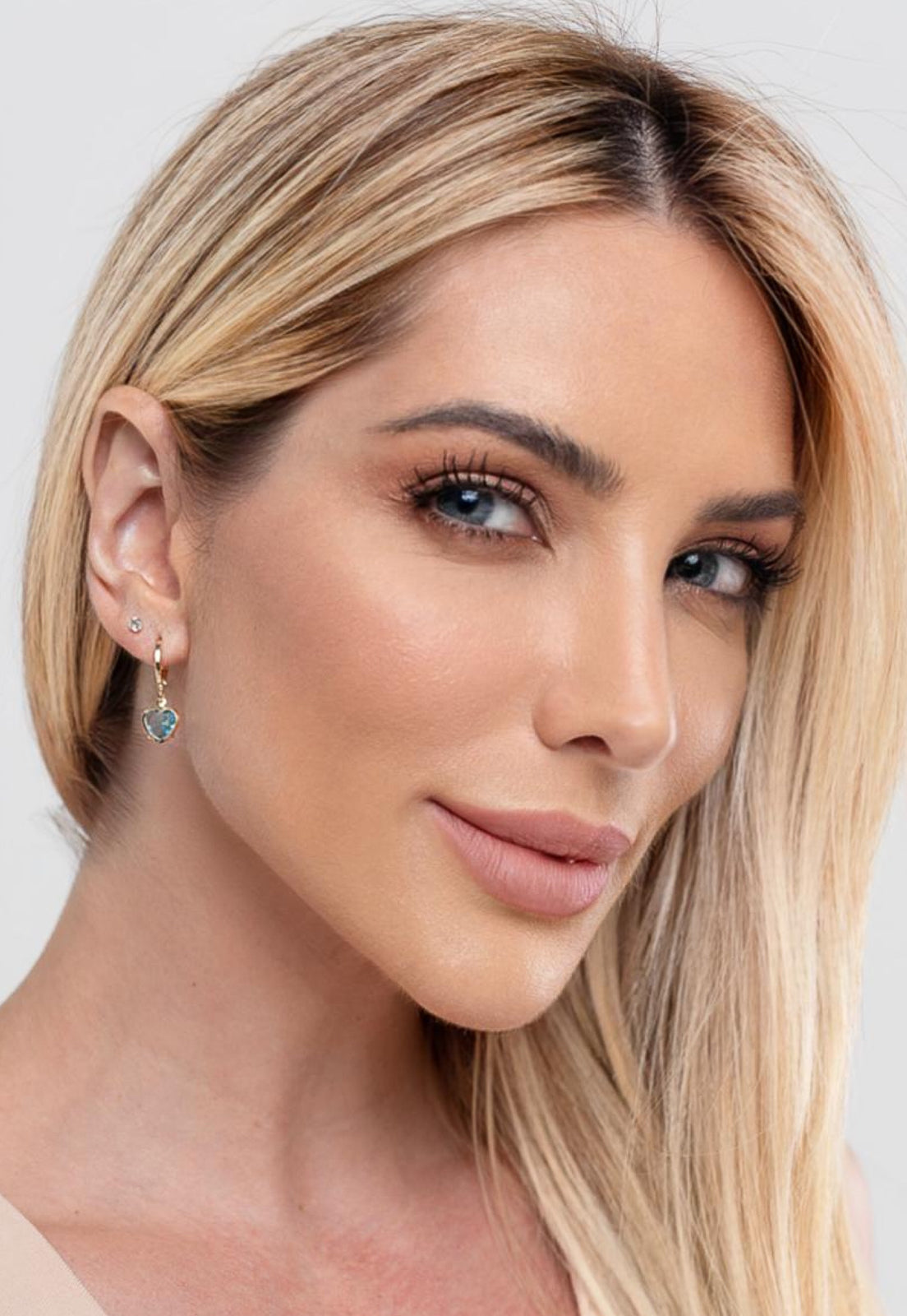 Brinco Semijoia de Argola com Pingente Coração Zircônia Cristal Banhado a Ouro 18k