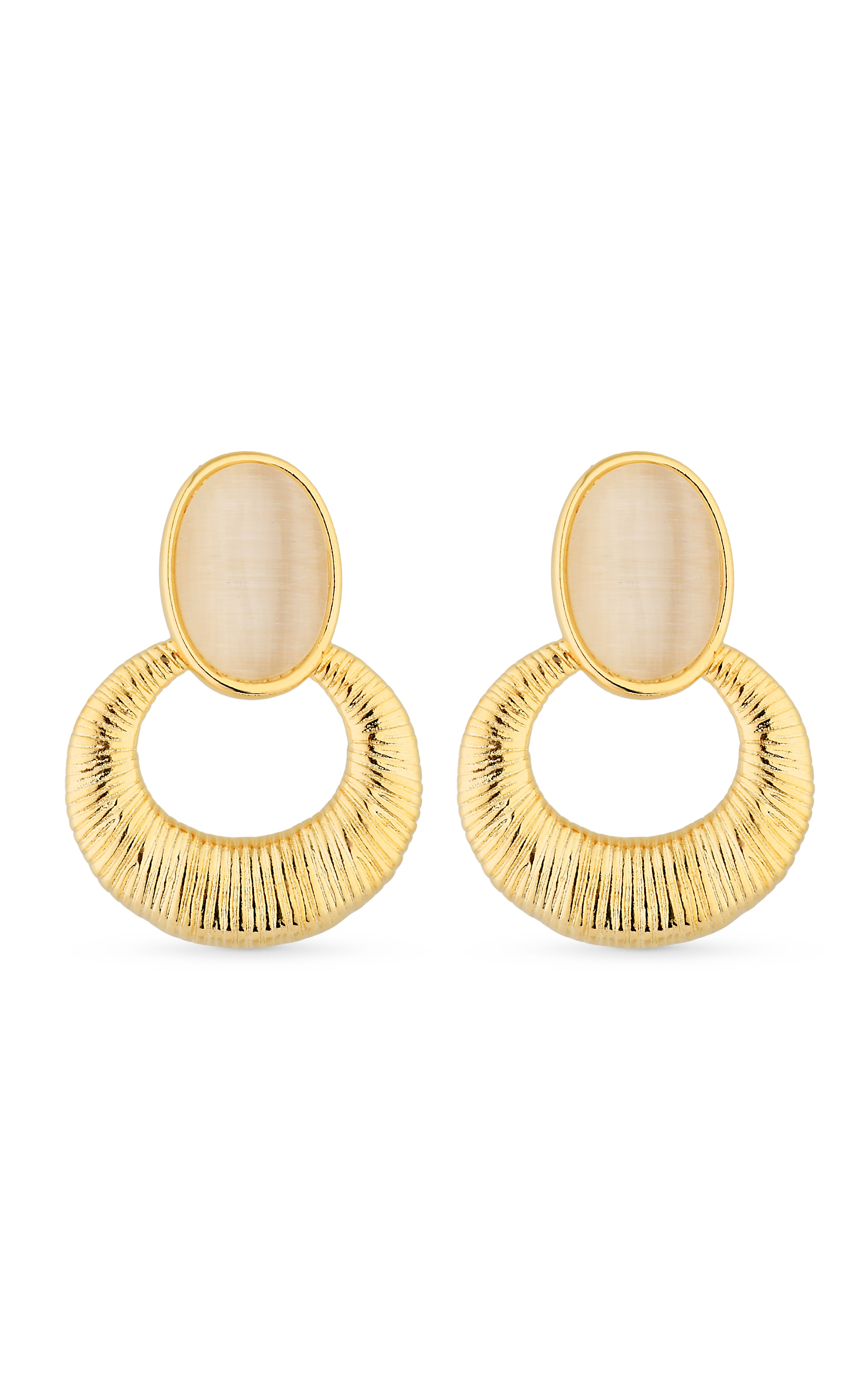 Brinco Semijoia Dourado com Madrepérola Oval Banhado a ouro 18k