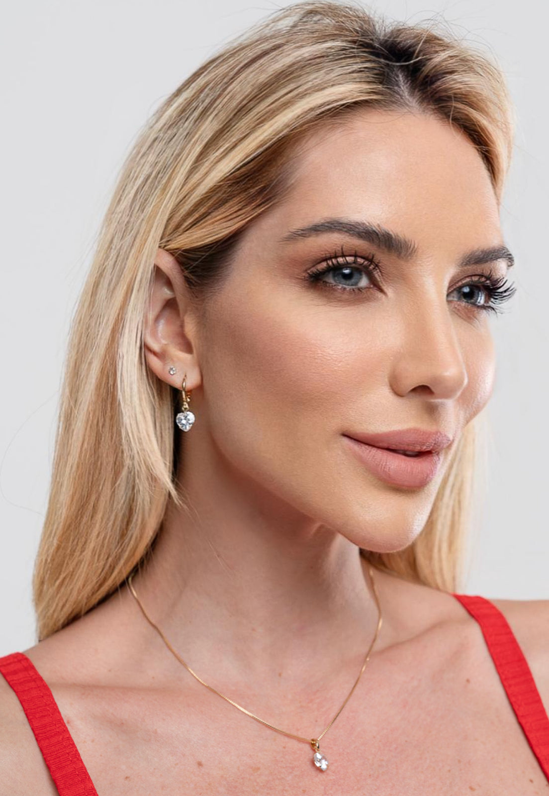 Brinco Semijoia de Argola com Pingente Coração Zircônia Cristal Banhado a Ouro 18k