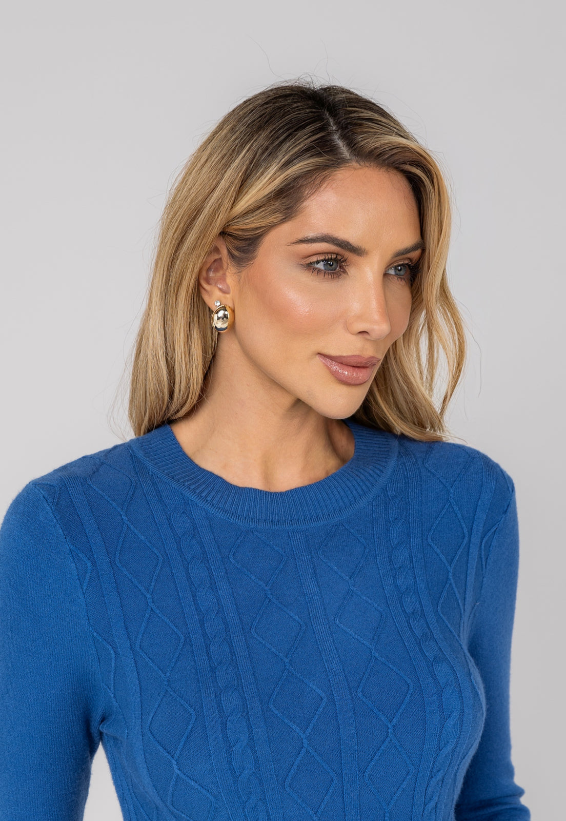 Brinco Semijoia Liso Cravejado com Micro Zircônias Em Banho Ouro 18k