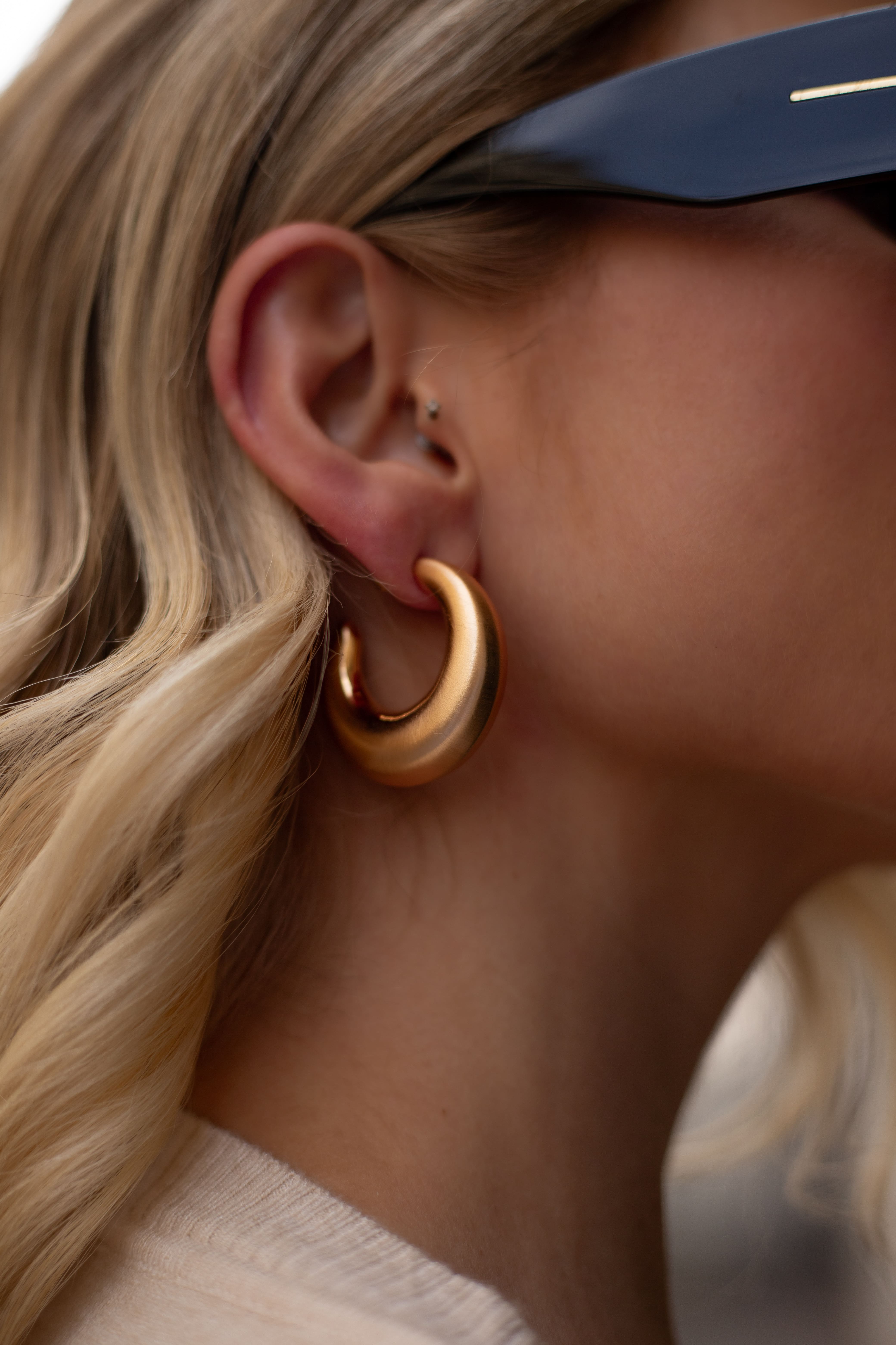 Brinco Semijoia de Argola Acetinado Em Banho 18k