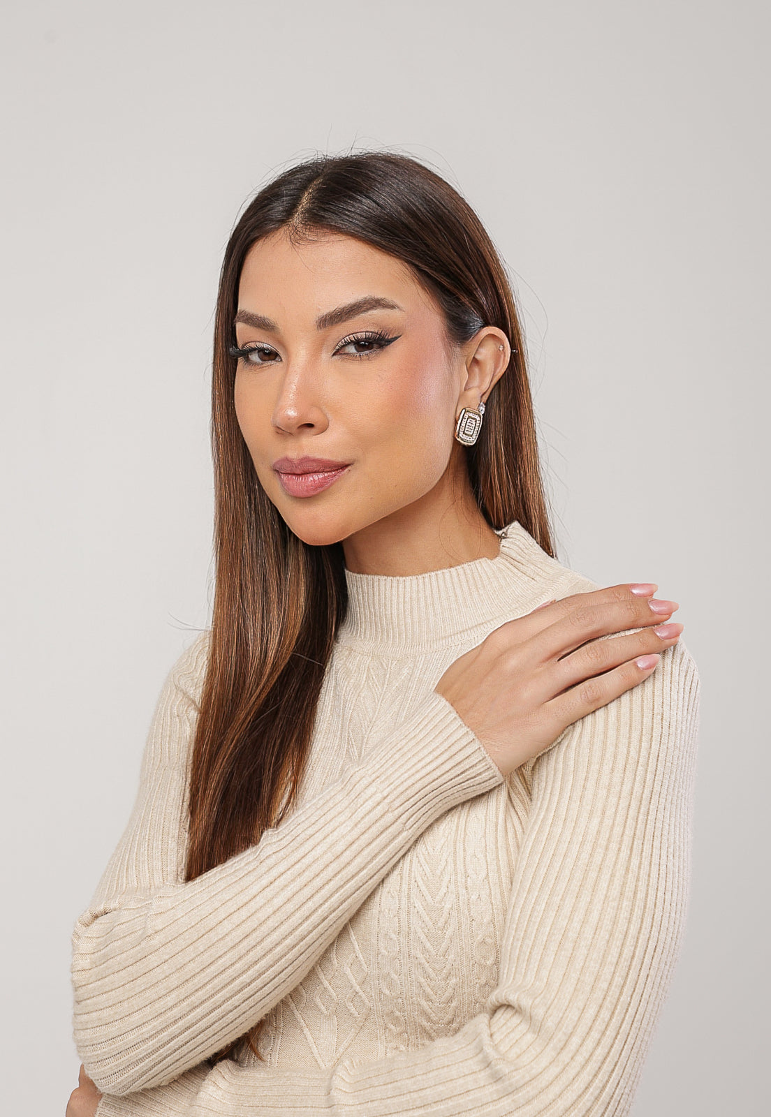 Brinco Retangular com Micro Zircônias Folheado a ouro 18k