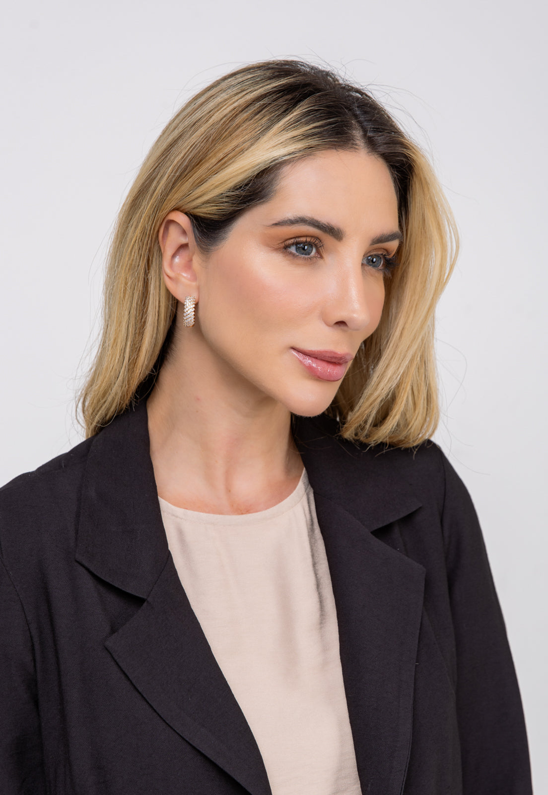 Brinco Semijoia de Argola Cravejada com Micro Zircônias Cristal Em Banho 18 k