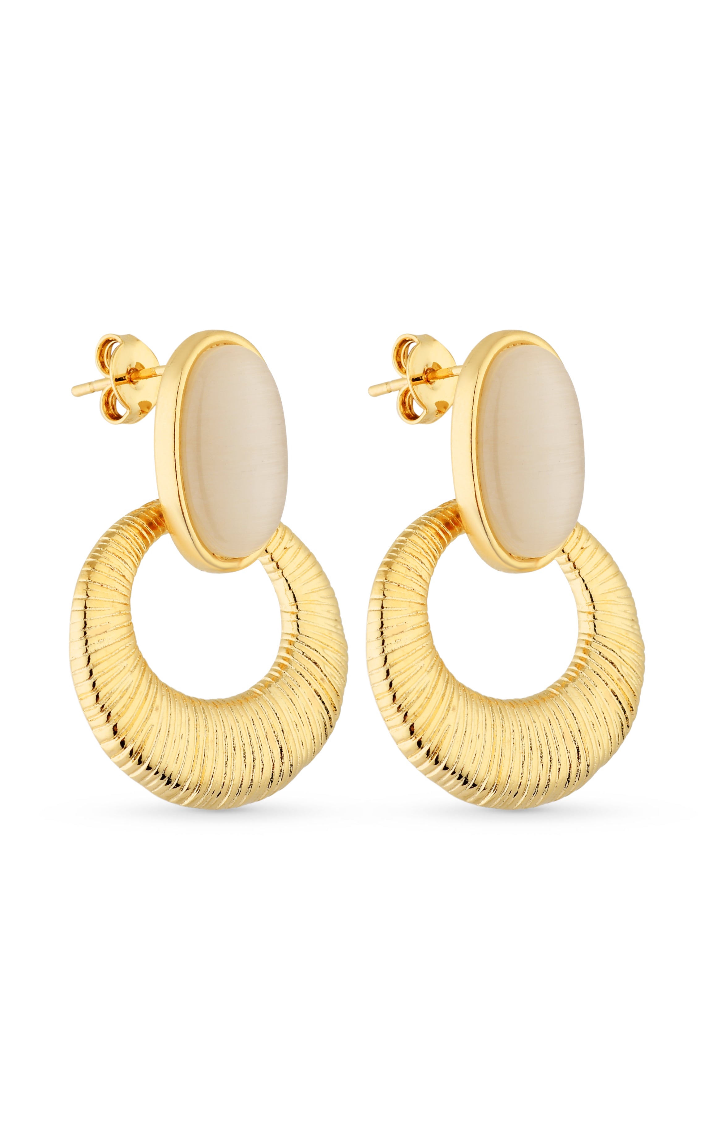 Brinco Semijoia Dourado com Madrepérola Oval Banhado a ouro 18k