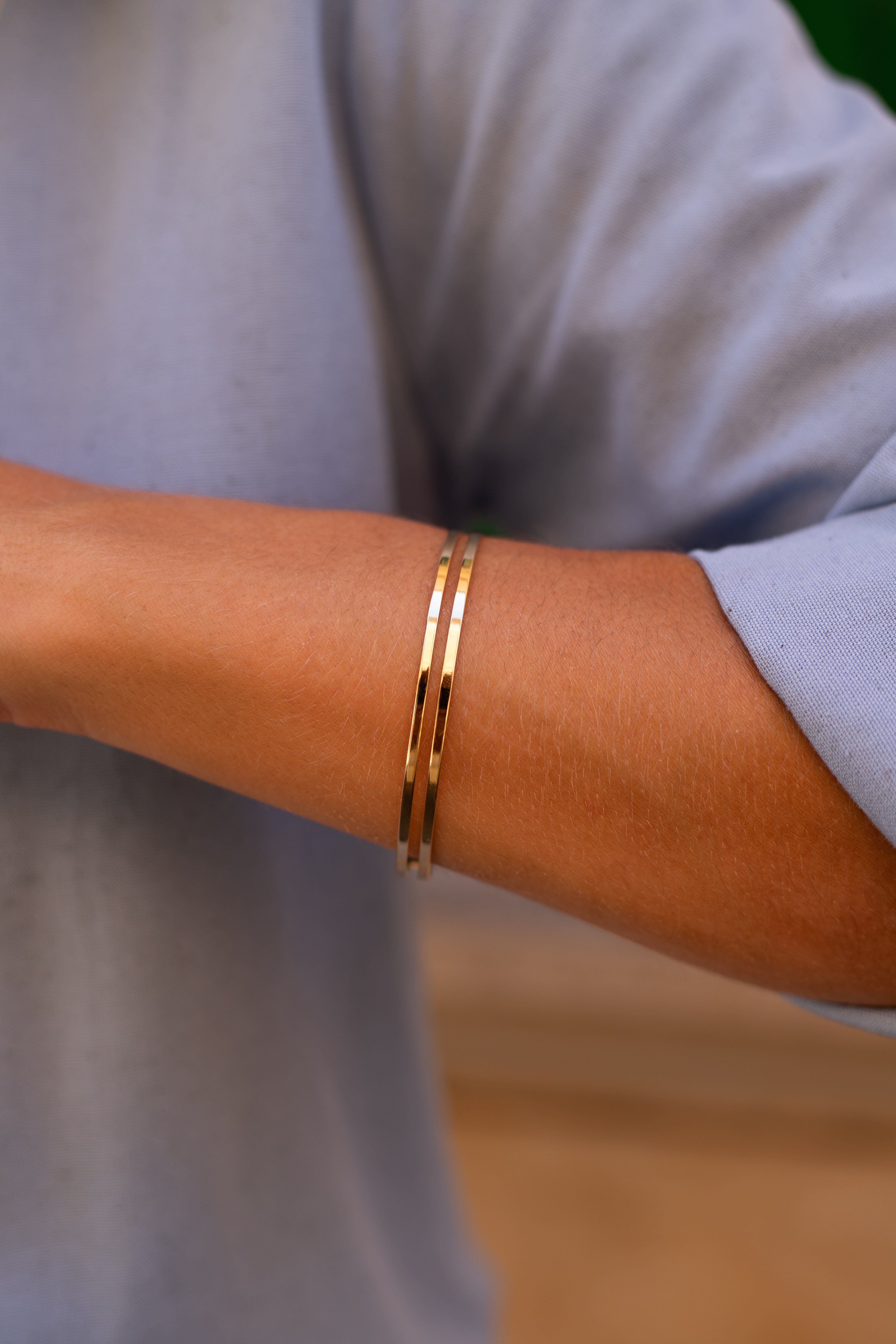 Bracelete Semijoia Fio Duplo Liso Polido Banhado a Ouro 18k