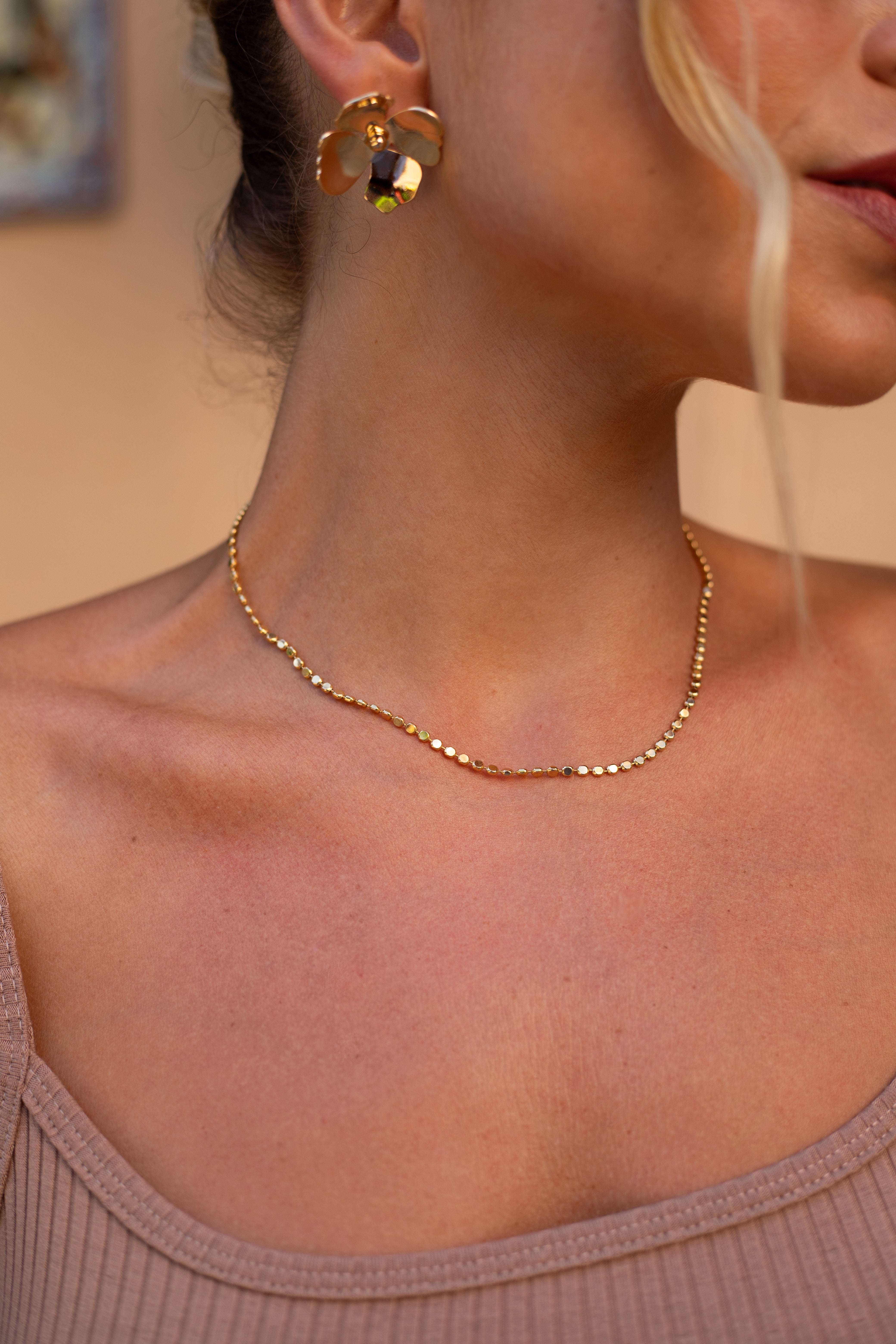 Brinco Semijoia Flor Liso Polido Banhado a Ouro 18k