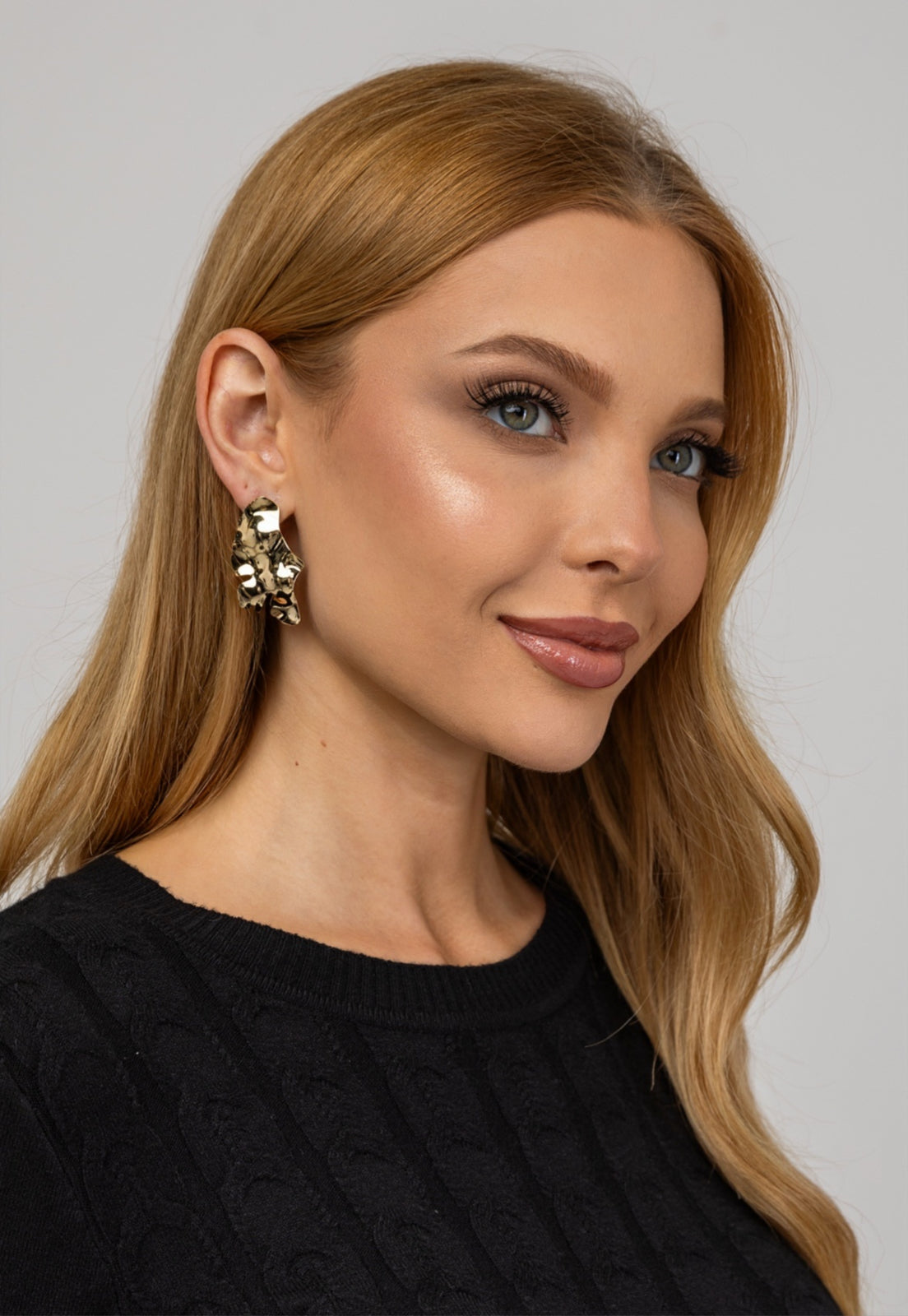 Brinco Semijoia Orgânico Folhas Assimétricas Banhado a Ouro 18k