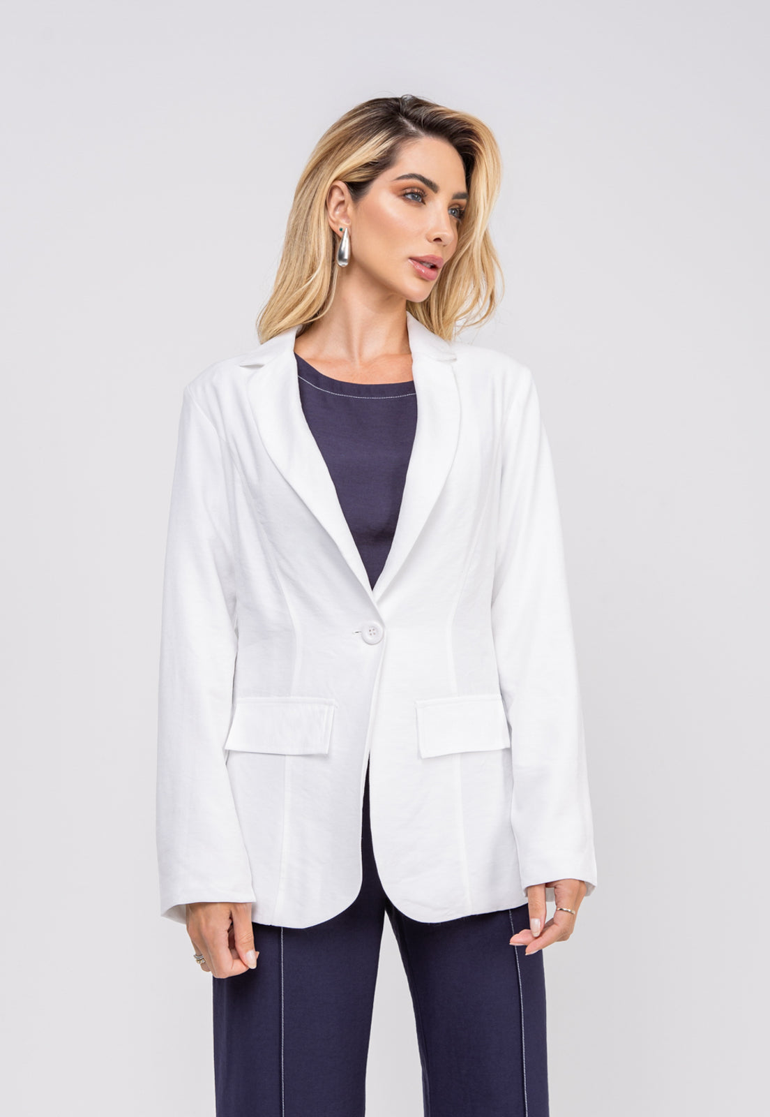 Brinco Semijoia Orgânico Gota Acetinado Em Ródio Branco