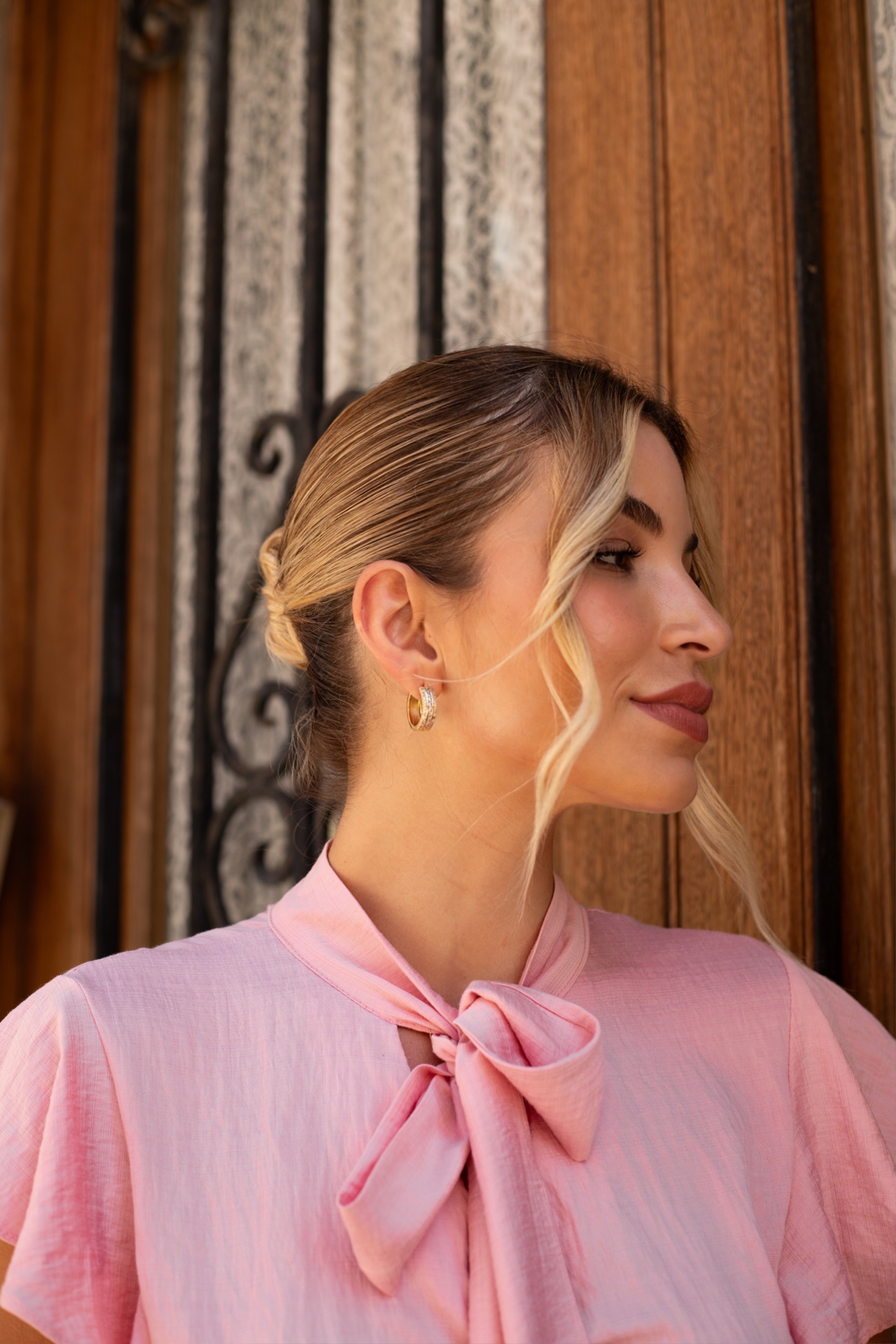 Brinco Semijoia de Argola com Zircônias Cristal Banhado a Ouro 18k