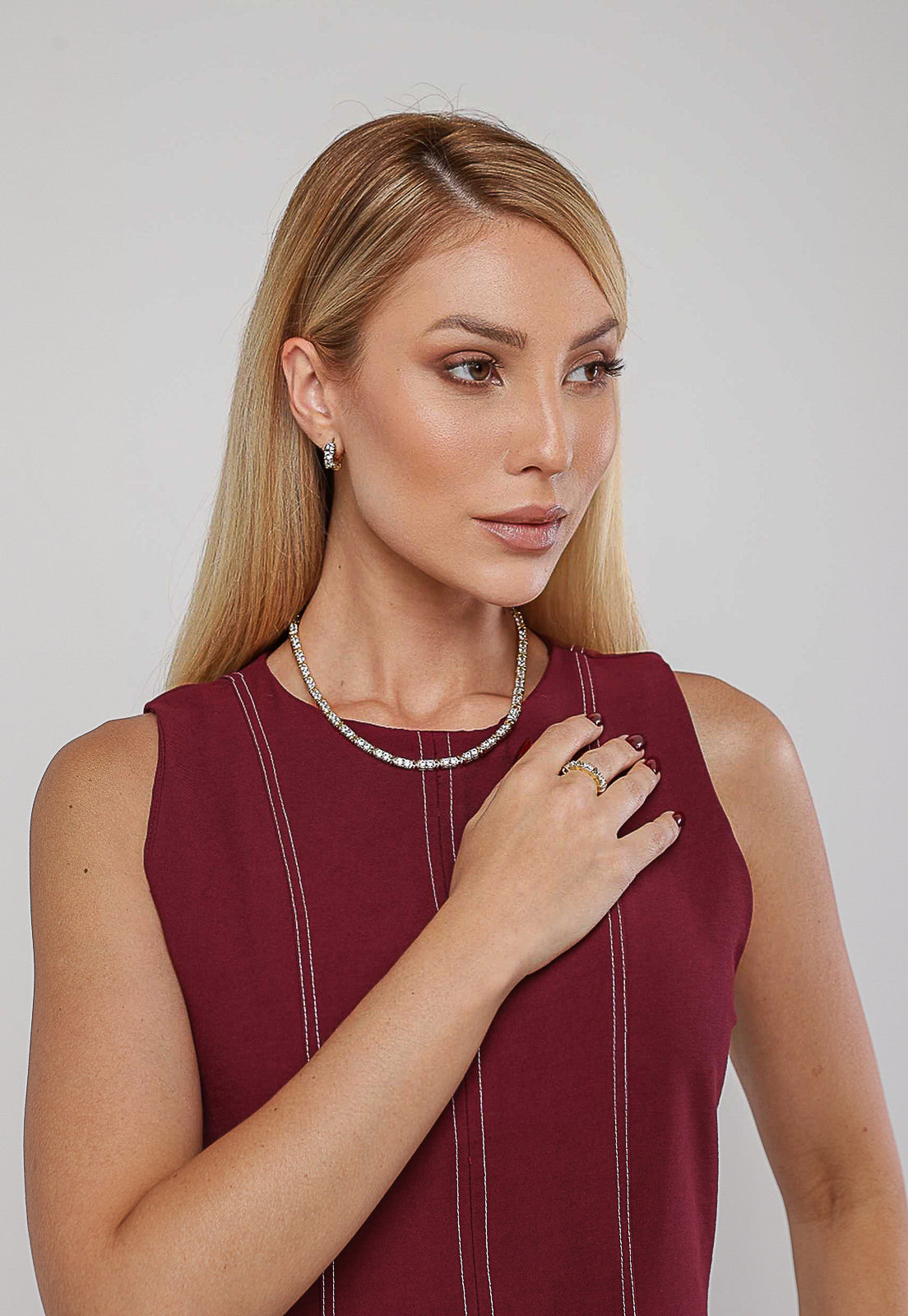 Anel Riviera X Com Zircônias Cristal Folheado A Ouro 18k
