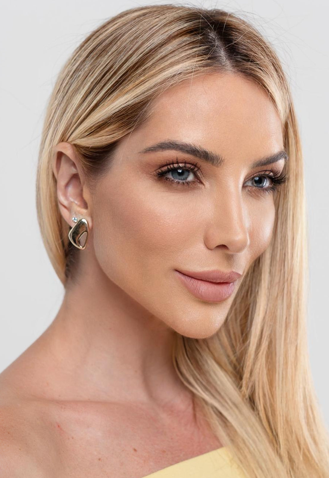 Brinco Semijoia Orgânico Vazado Banhado a Ouro 18k