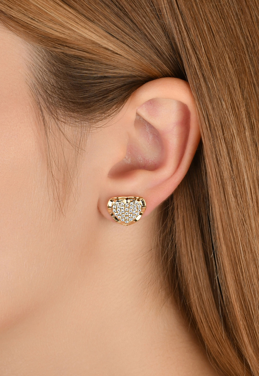 Brinco Semijoia De Coração Cravejado Com Micro Zircônias Banho Em Ouro 18 k