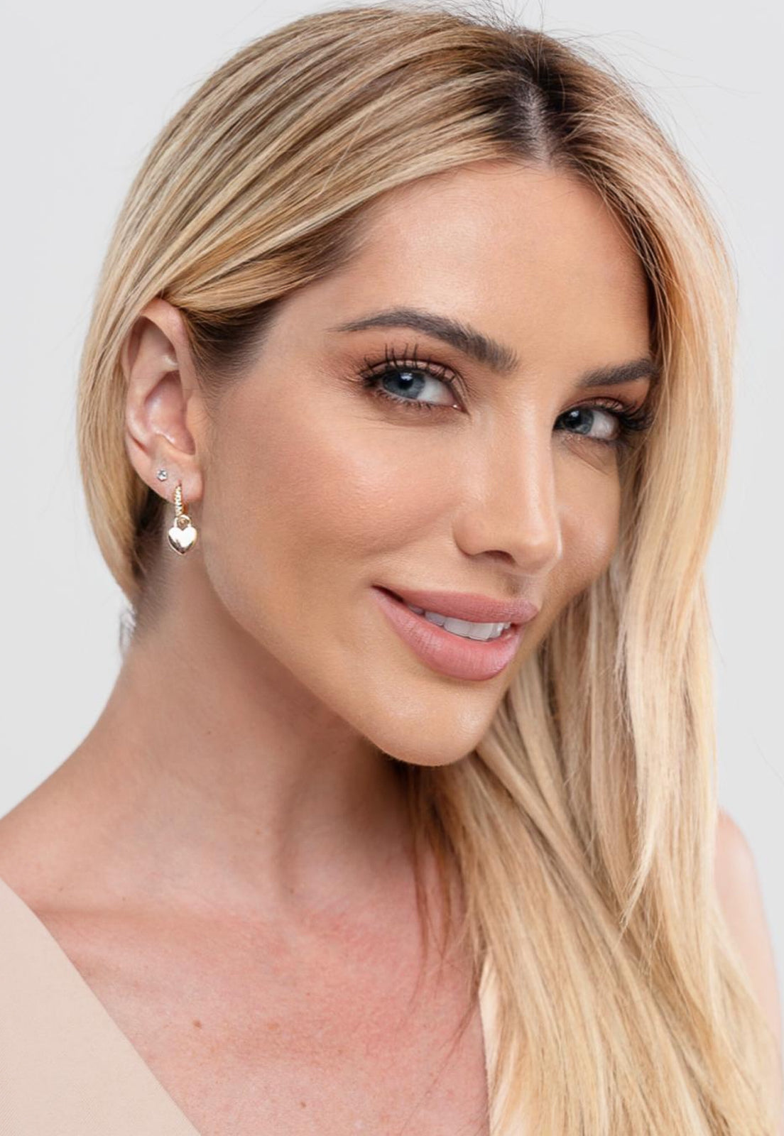 Brinco Semijoia de Argola com Zircônias e Pingente Coração Banhado a Ouro 18k